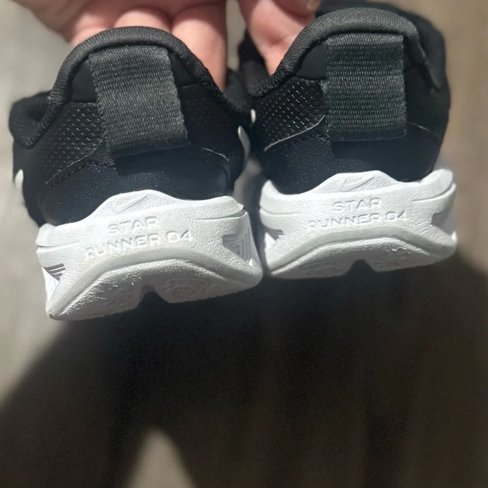Nike Star Runner 4 Kids Sneakers Black White US 10C Lightweight Running